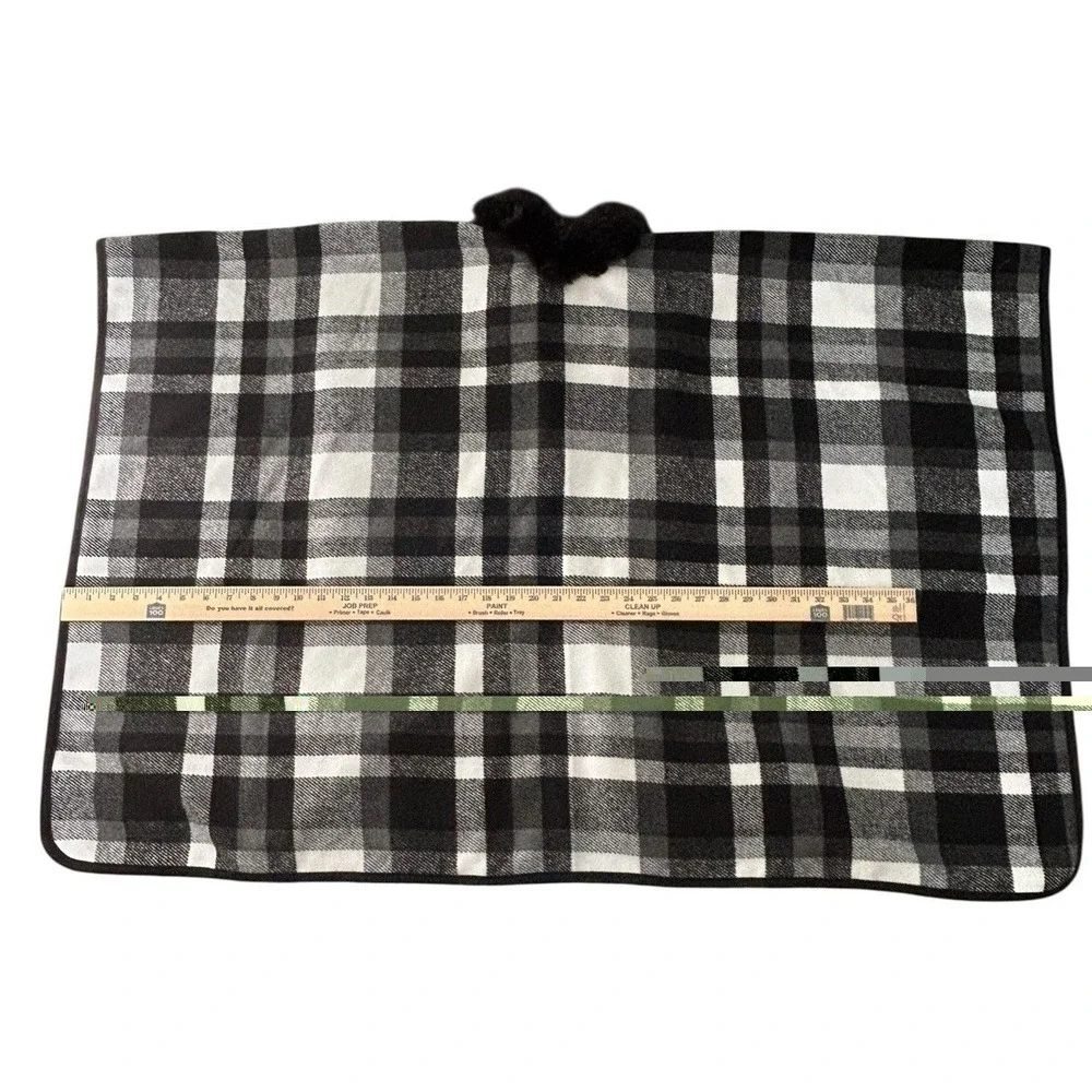 Black White Plaid Faux Fur Collar Single Button Closure Shawl Womens One Size - Picture 8 of 11